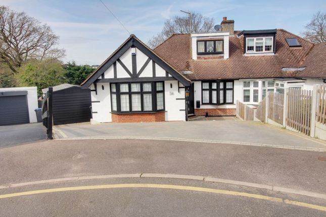 Thumbnail Semi-detached house for sale in Kingsmead, Cuffley, Potters Bar