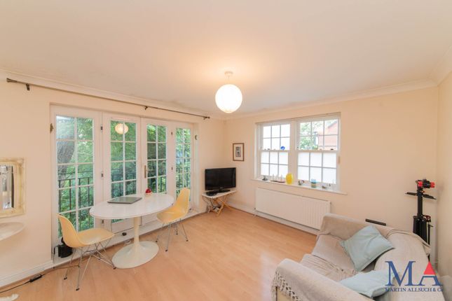 4 Lucas Court, Romeland, Elstree photo 3