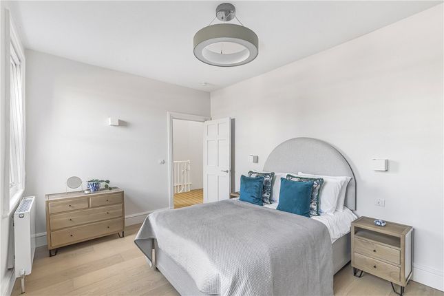 Fourth Floor Flat 4, 38, Devonshire Place, London photo 4