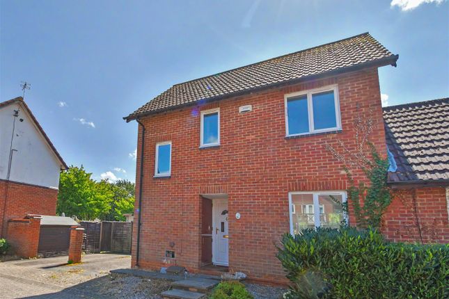 15, Glebe Close, Milton Keynes photo 2