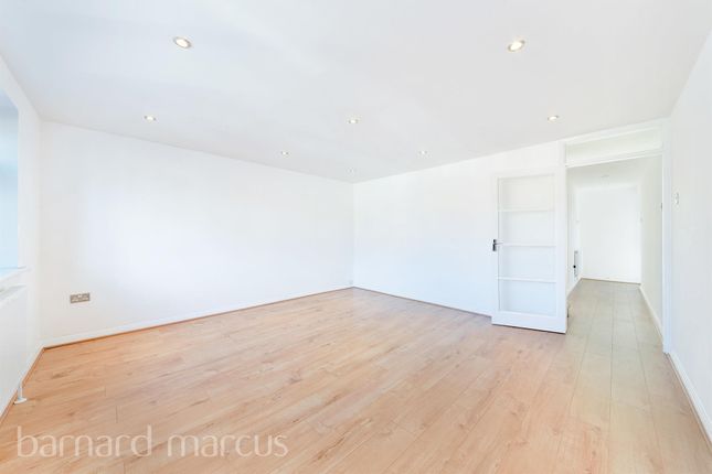 3, Cedar Court, Lime Grove, NEW MALDEN photo 2