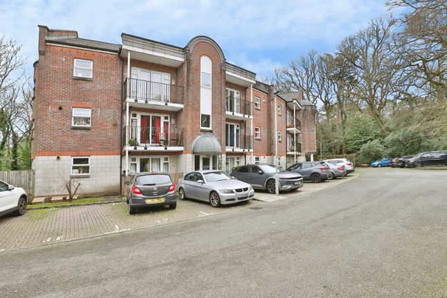 2-bed flat on 32, The Topiary, Poole, £190,000