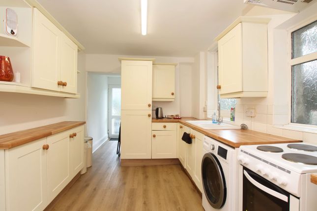 17, Cross Inn Road, Llantrisant photo 4