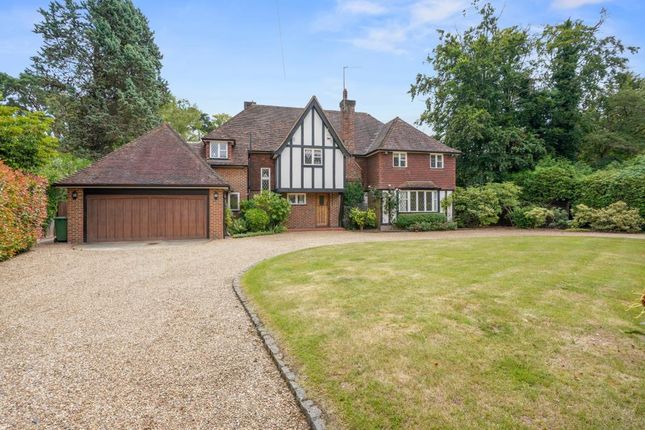 Thumbnail Semi-detached house to rent in The Fairway, Weybridge, Surrey