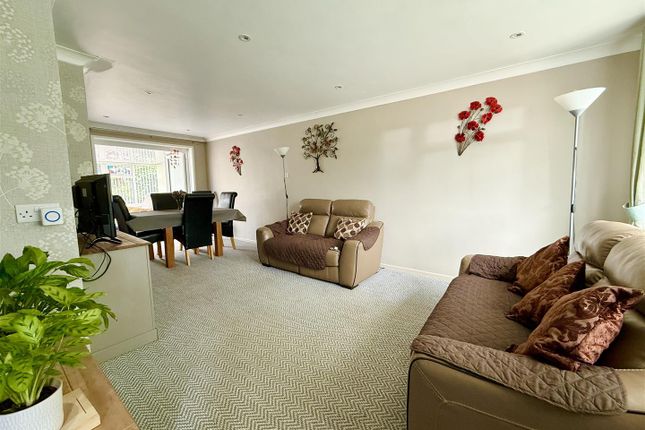 3, St. Benets Close, Norwich photo 2