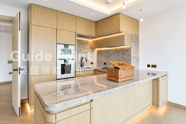 Flat 33, London photo 2