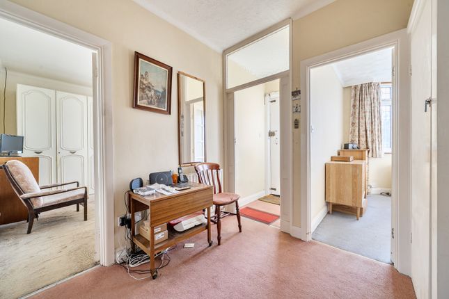 45, Compton Rise, Pinner photo 3