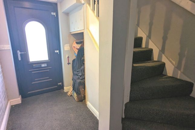 10, Loch Street, Wigan photo 2