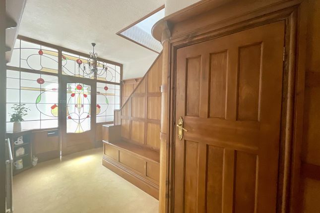 16, Harries Avenue, Llanelli photo 4