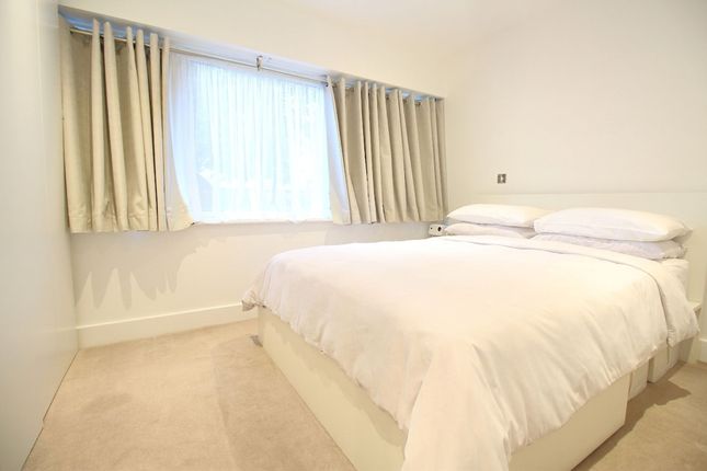 Flat 7, Aldington House Frazer Nash Close, Isleworth photo 4