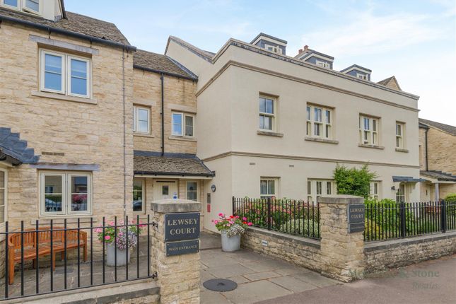 33 Lewsey Court, Mercer Way, Tetbury photo 2