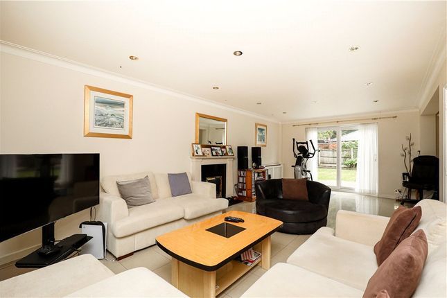 1, Fairlawn Close, Surrey photo 4
