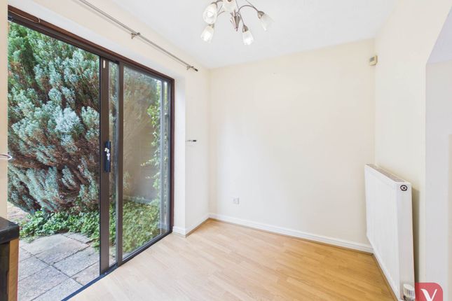 9, Gleneagles Drive, Luton photo 3