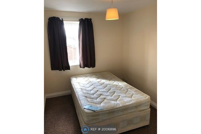 Flat to rent in Offerton, Stockport
