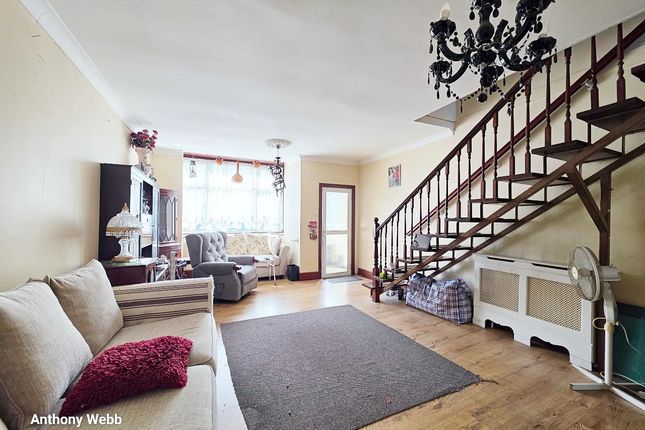 7, Wellington Avenue, London photo 2