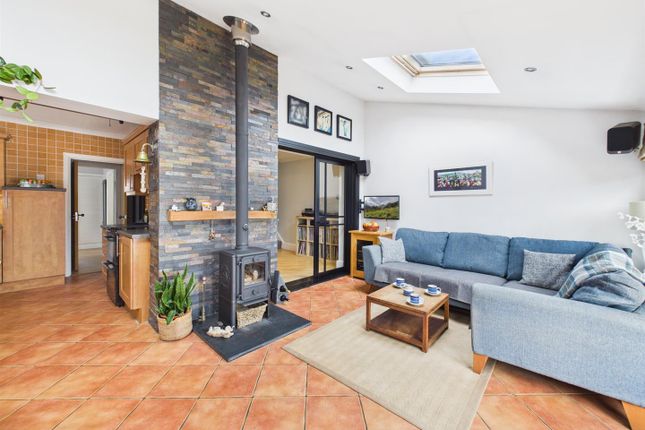3, Hawkhurst Court, Porthcawl photo 4