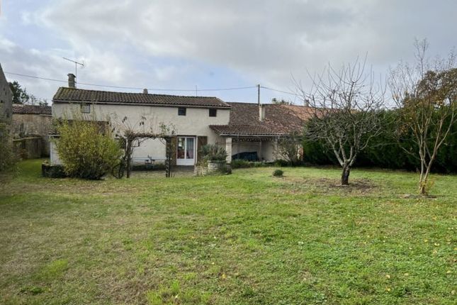 Thumbnail Detached house for sale in Fenioux, Poitou-Charentes, 17350, France