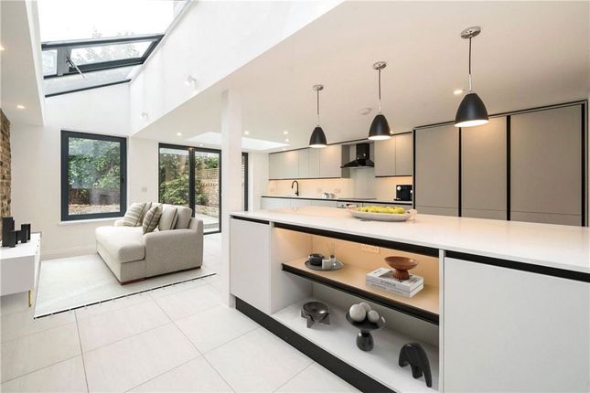 24, Batoum Gardens, London photo 3