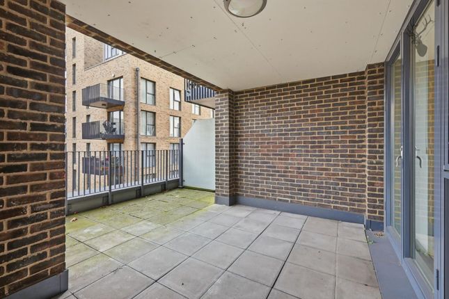 Flat 302, Berger Court, London photo 3