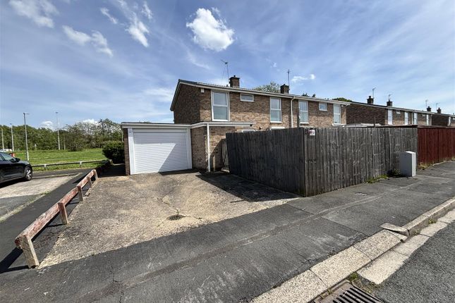 51, Welbury Grove, Newton Aycliffe photo 2