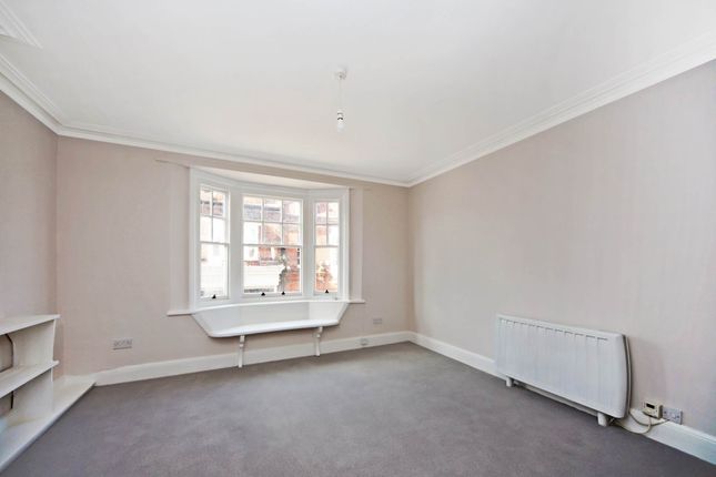 Studio to rent in High Street, Tring