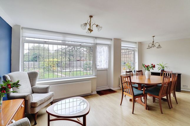 10, Barncombe Close, Benfleet photo 3
