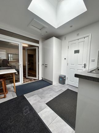 28 Carlisle Terrace, Bradford photo 4