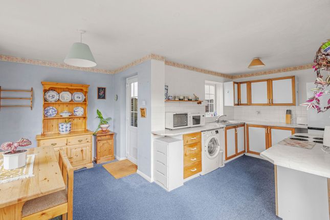 19 Haglis Drive, Aylesbury photo 2