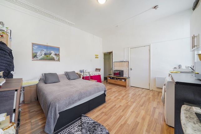 10, Cedar Road, London photo 4