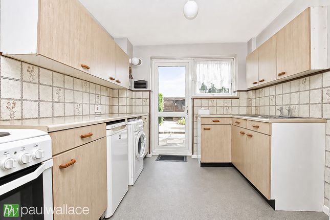 16, Caldecot Way, Broxbourne photo 3