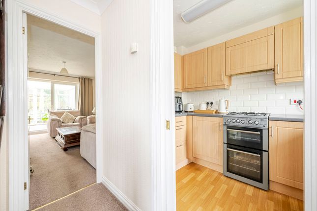 12, Saunders Close, Uckfield photo 4