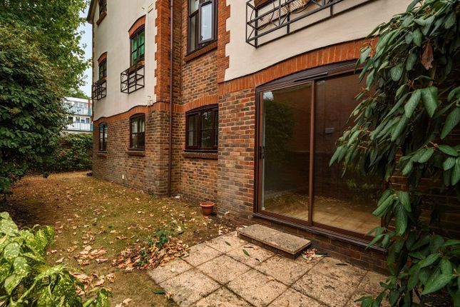 2, St. Saviours Place, Guildford photo 3