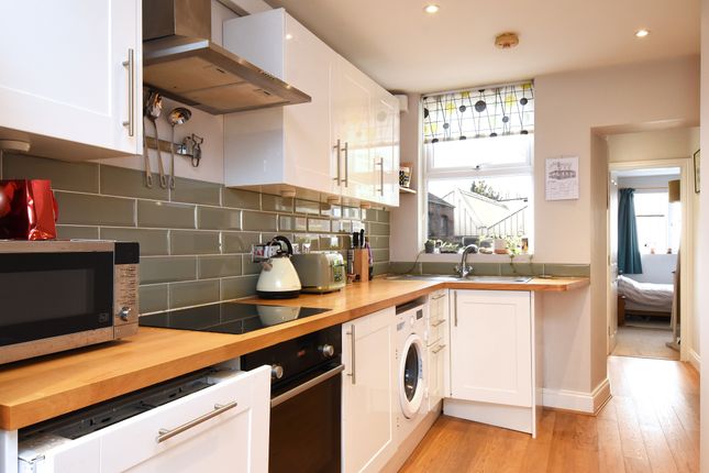Flat 2, 35 35, Wastdale Road, London photo 2