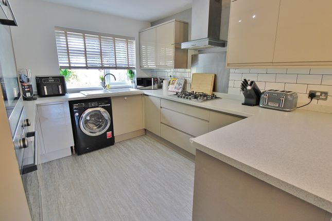 20, Simpson Close, Fareham photo 4