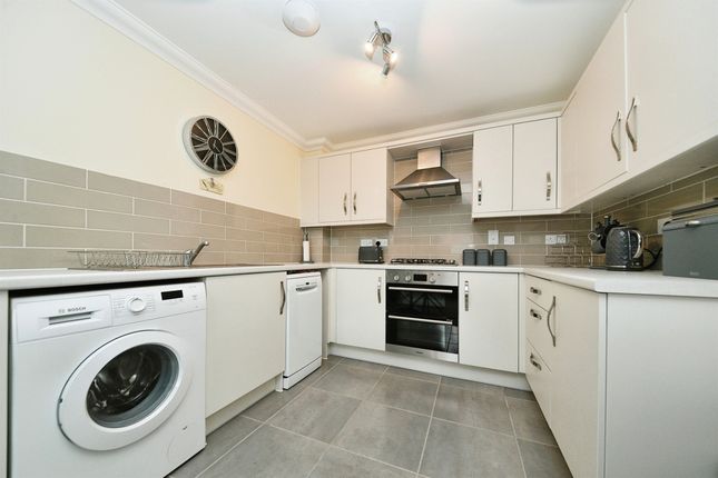 Flat for sale in Curlew Close, Hunstanton