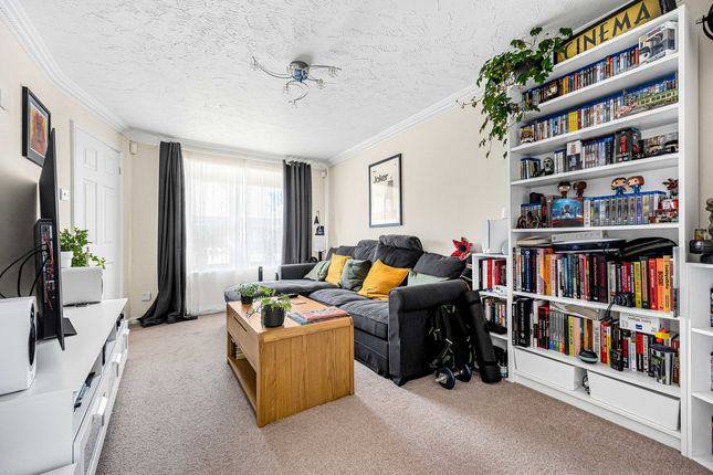 11, Constable Close, Reading photo 3