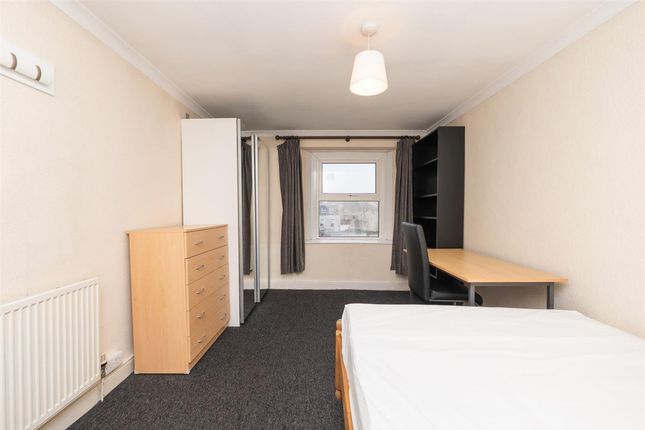Room 2, 57 Queens Road, Bristol photo 3