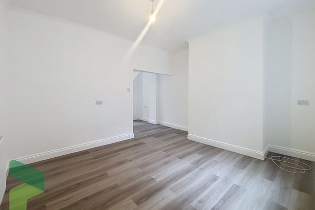 54, Blackburn Road, Darwen photo 4