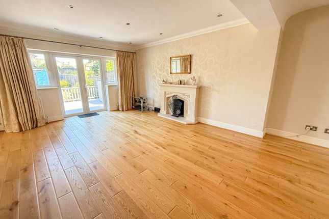 61 Compton Place, Watford photo 3