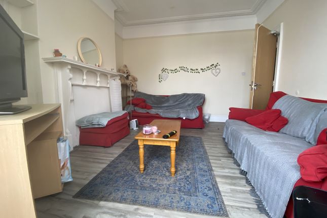 5, Pen y Wain Road, Cardiff photo 4