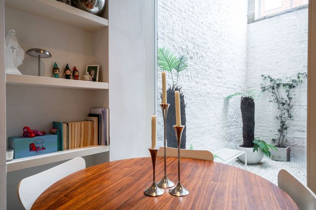 Flat A, 44, Golborne Road, London photo 4