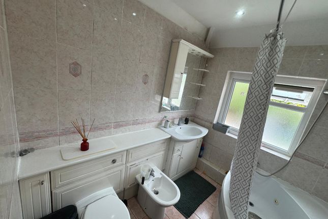Poplar Road, Sutton photo 4