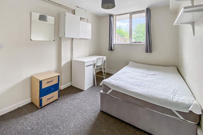 Horwood Close, Oxford photo 3