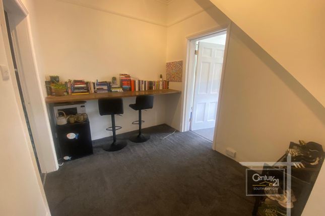 371c, Millbrook Road West, SOUTHAMPTON photo 4
