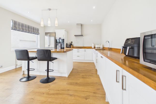 7, Redwood Crescent, Bishopton photo 3
