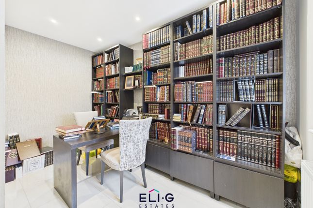 12 Sinclair Grove, London photo 4