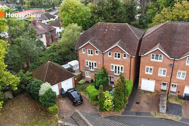 5-bed house on 2 Coopers Rise, High Wycombe, £450,000