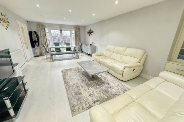 29 Penrose Avenue, Watford photo 2