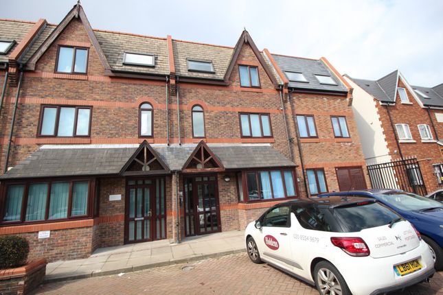 Commercial property to let in Cranbrook Road, Ilford, Essex