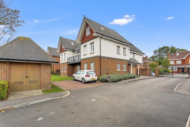 Thumbnail Flat to rent in Magnolia Drive, Banstead